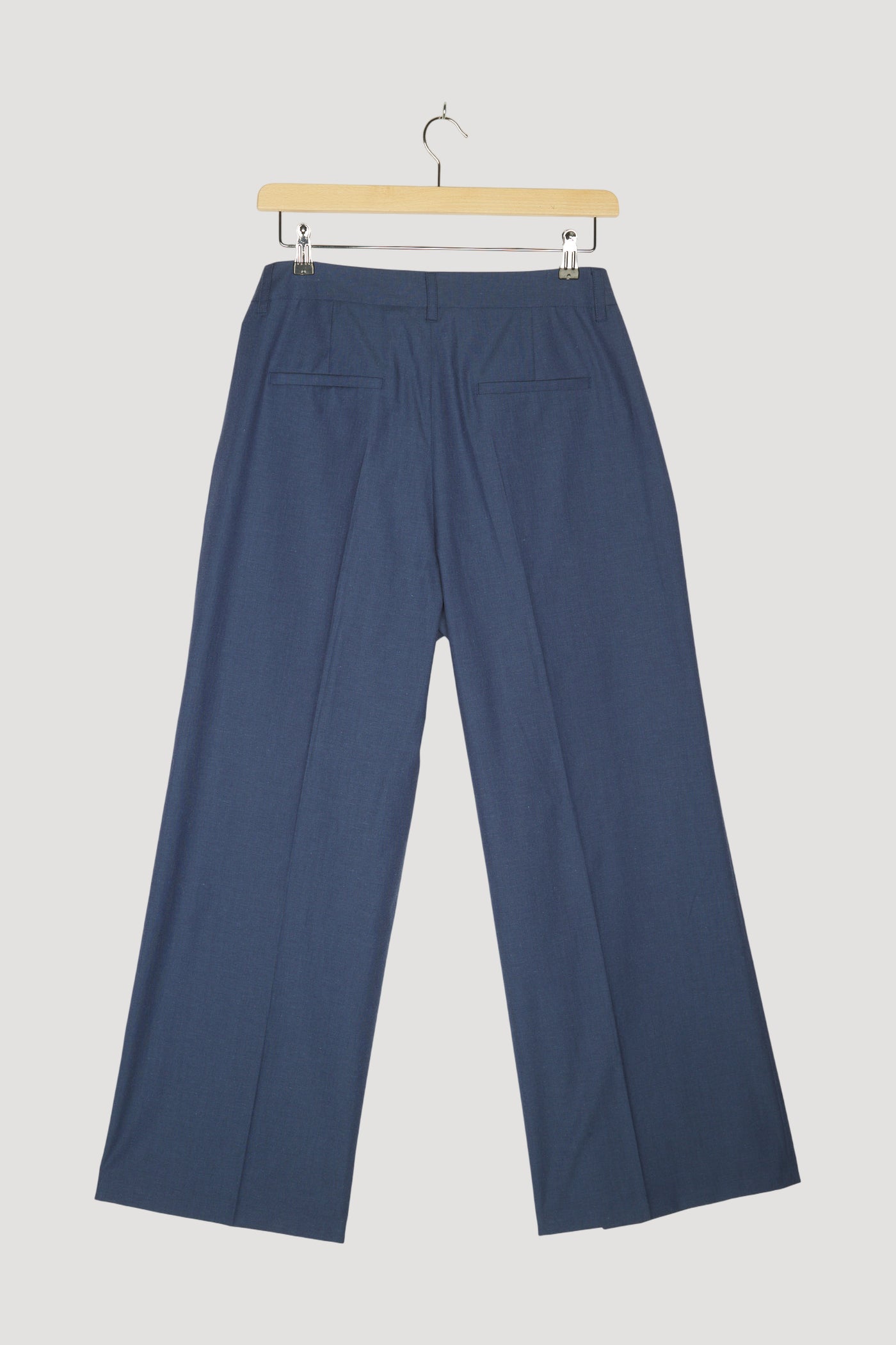 Secondhand Hose Cropped Flared aus Bio-Schurwolle mit Bio-Baumwolle